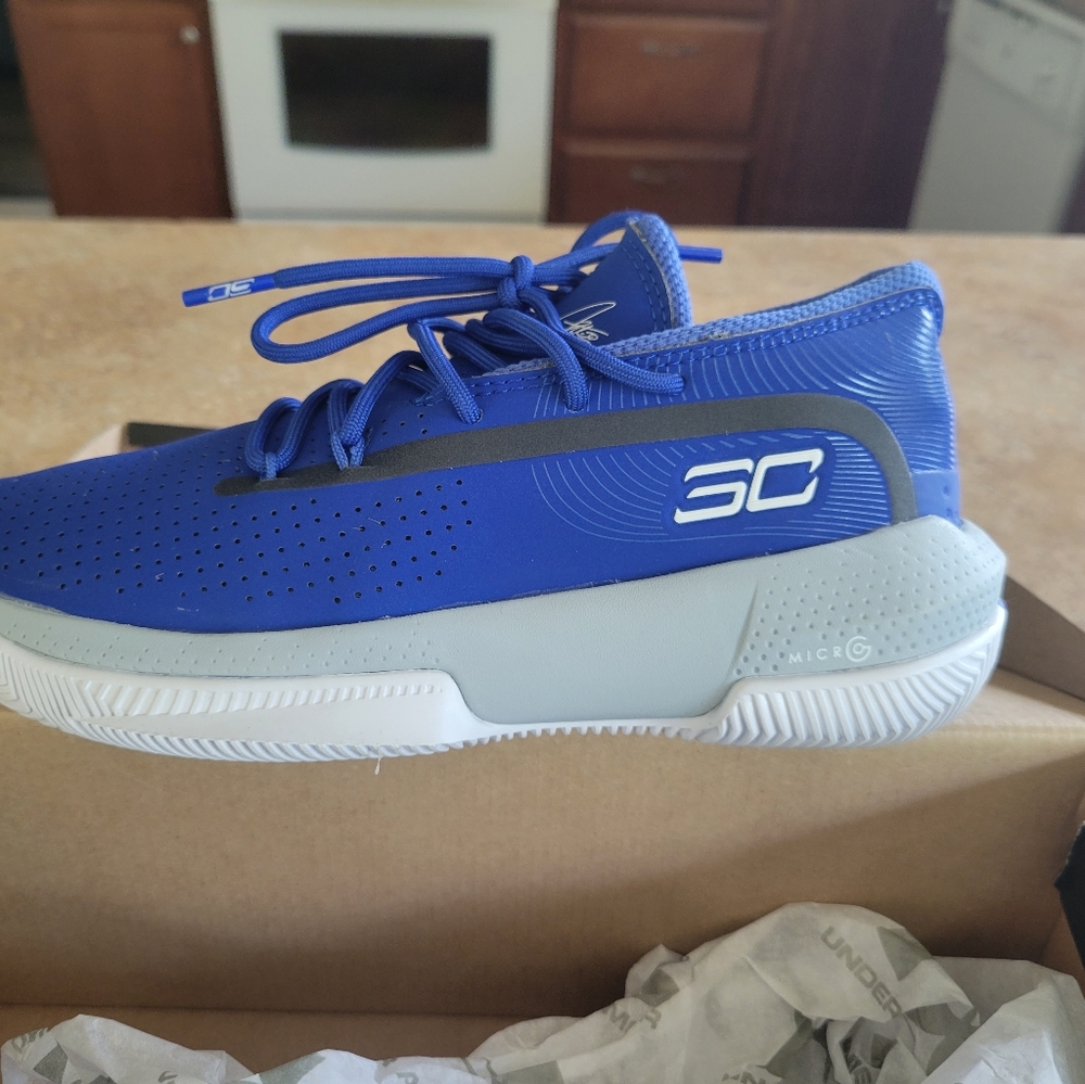 Brand new kids under armour ua stephen curry shoes
